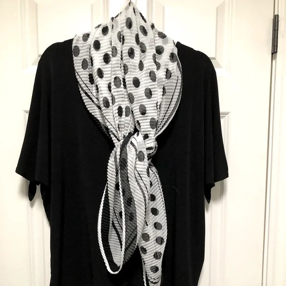 Polka dot scarf - Picture 2 of 5